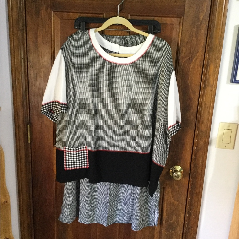 2-piece dress. Black & white check.